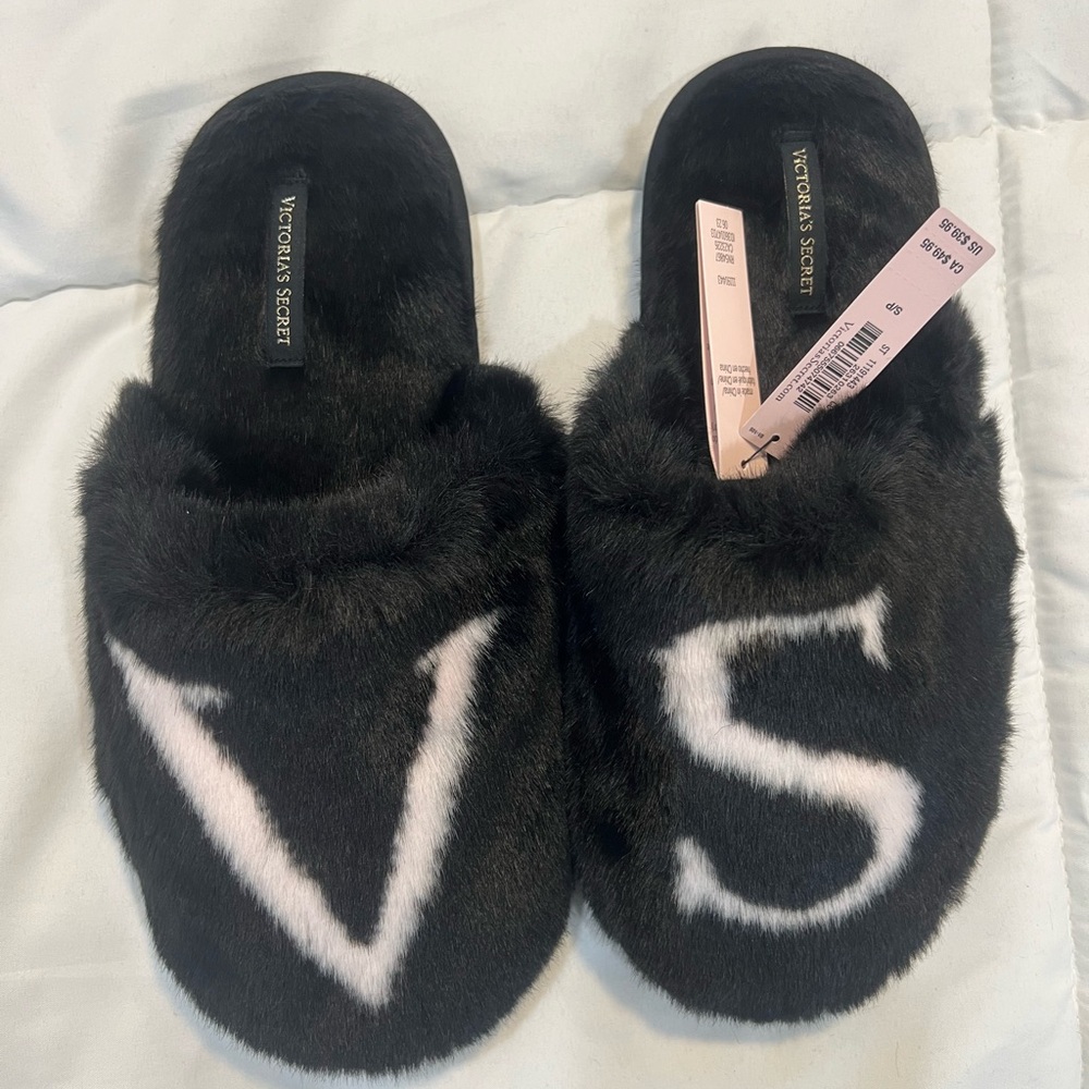 VICTORIA SECRET SMALL S BLACK FUZZY FAUX FUR SLIPPERS WOMEN NEW + TAGS